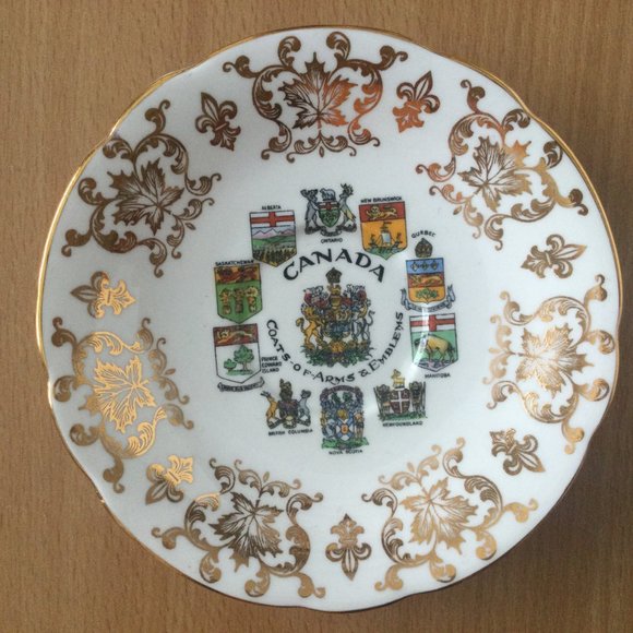 Two Paragon fine bone china Saucers-Canada Coats of Arms and Emblems vintage - Picture 4 of 5